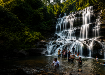 Chingra Pagar Waterfall in Gariyaband, Chhattisgarh surrounded by lush forest with visitors enjoying the natural waterfall.